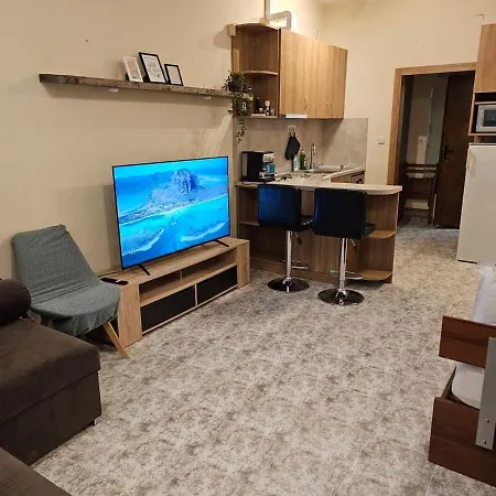 Bright And Cozy With Garage Near The Center شقة *