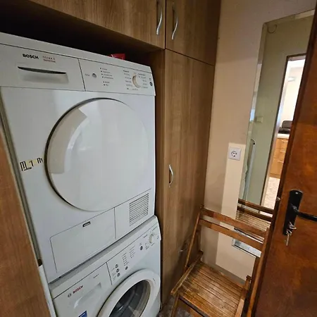 Bright And Cozy With Garage Near The Center *